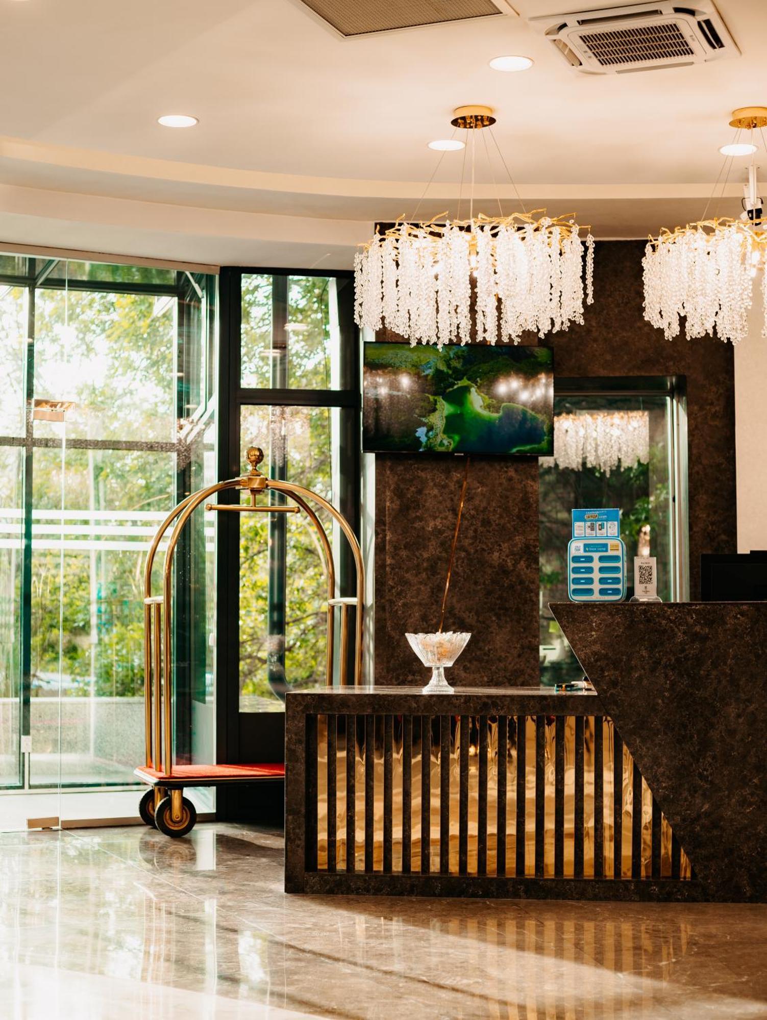 Grand Mildom Hotel Almatı Dış mekan fotoğraf